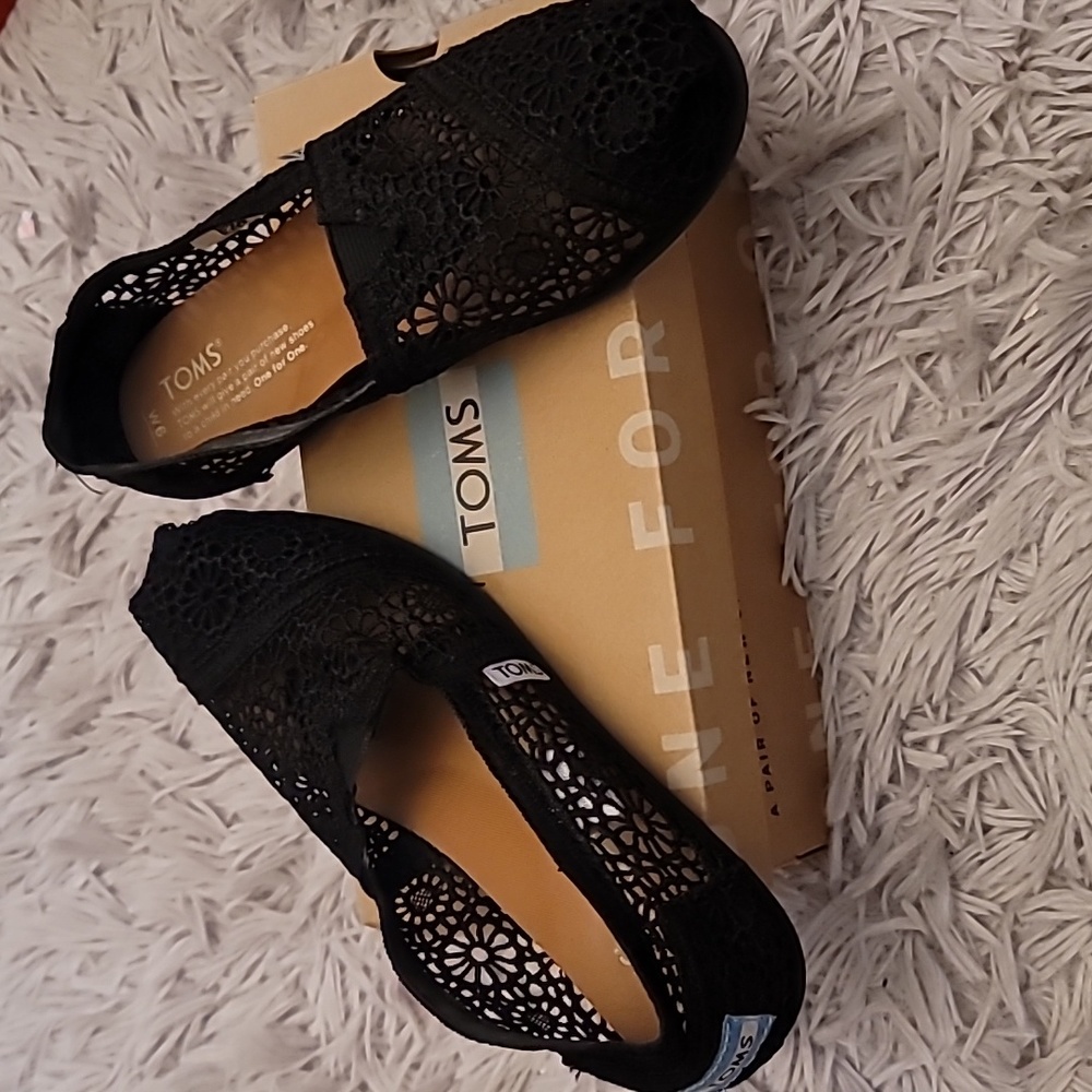 Tom's Black Morroccan lace shoes